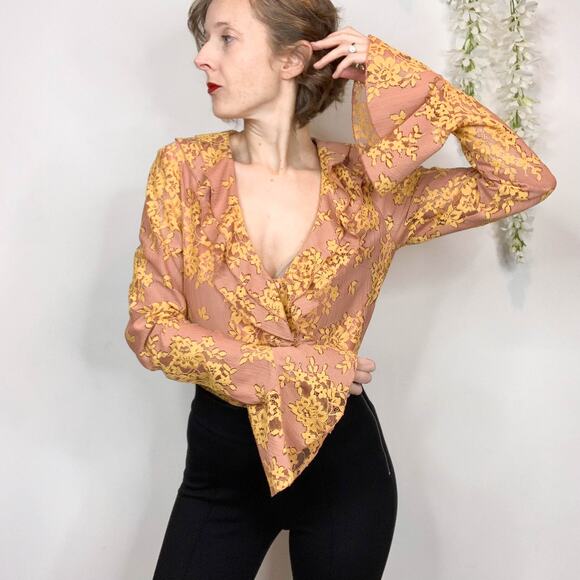 NWOT MAJORELLE Roma y2k 90s top flared sleeve lace ruffle button Barbiecore 2630 - Picture 12 of 12